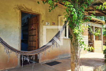 Casa à venda com 300m², 2 quartos e sem vaga Casa à venda com 300m², 2 quartos e sem vagaFachada