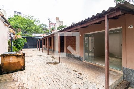 Casa à venda com 600m², 4 quartos e 8 vagasQuintal