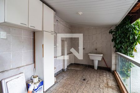 Casa à venda com 600m², 4 quartos e 8 vagasFundos - Área de Serviço