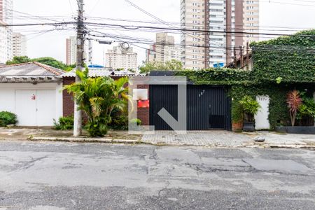 Casa à venda com 600m², 4 quartos e 8 vagasFachada