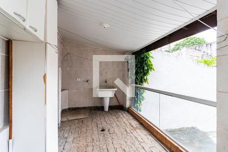 Casa à venda com 600m², 4 quartos e 8 vagasFundos - Área de Serviço