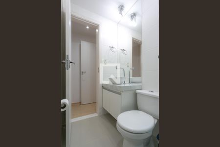 Apartamento à venda com 115m², 2 quartos e 2 vagas Apartamento à venda com 115m², 2 quartos e 2 vagasBanheiro da Suíte