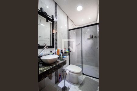 Casa à venda com 180m², 2 quartos e 2 vagasBanheiro da Suíte 2