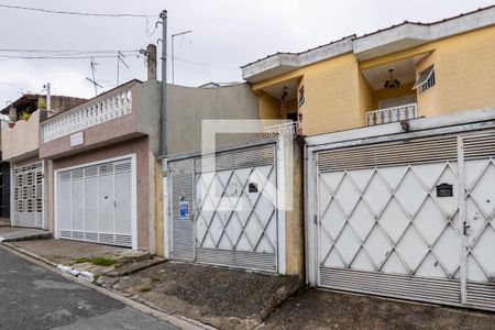 Casa à venda com 200m², 3 quartos e 2 vagas Casa à venda com 200m², 3 quartos e 2 vagasFachada
