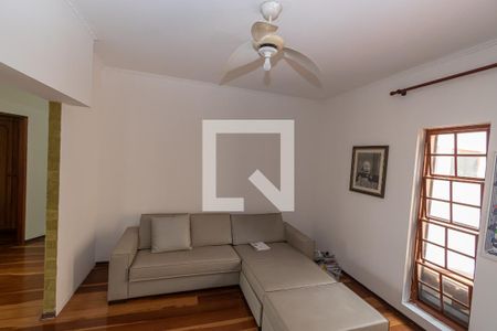 Casa à venda com 420m², 4 quartos e 4 vagas Casa à venda com 420m², 4 quartos e 4 vagasSala de TV