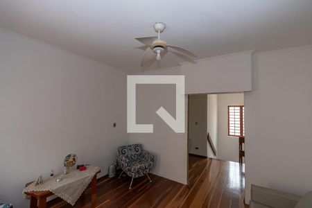 Casa à venda com 420m², 4 quartos e 4 vagas Casa à venda com 420m², 4 quartos e 4 vagasSala de TV