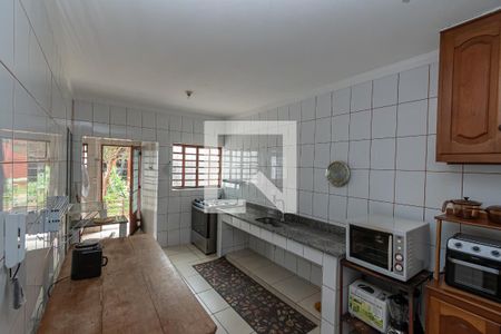 Casa à venda com 420m², 4 quartos e 4 vagas Casa à venda com 420m², 4 quartos e 4 vagasCozinha