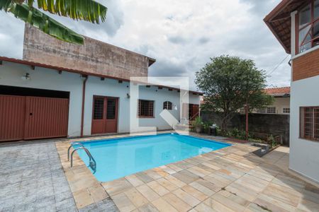 Casa à venda com 420m², 4 quartos e 4 vagas Casa à venda com 420m², 4 quartos e 4 vagasPiscina