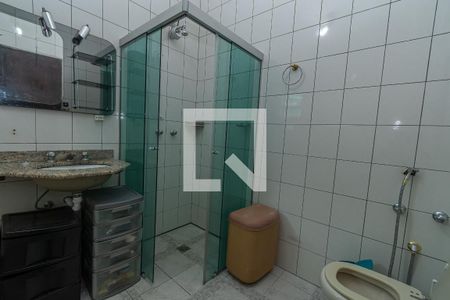 Casa à venda com 420m², 4 quartos e 4 vagas Casa à venda com 420m², 4 quartos e 4 vagasBanheiro da Suíte 1