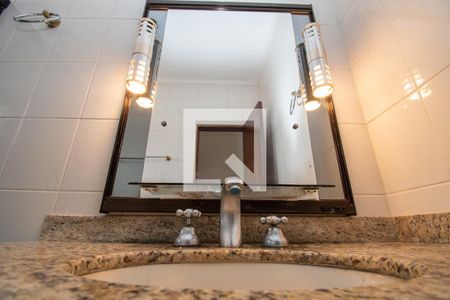 Casa à venda com 420m², 4 quartos e 4 vagas Casa à venda com 420m², 4 quartos e 4 vagasBanheiro Corredor