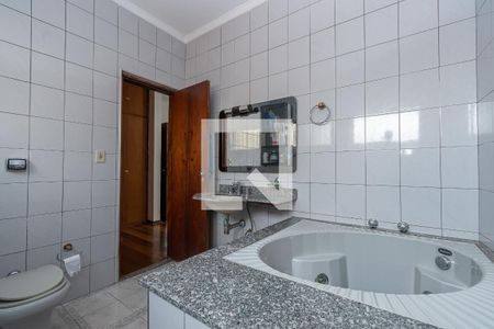 Casa à venda com 420m², 4 quartos e 4 vagas Casa à venda com 420m², 4 quartos e 4 vagasBanheiro da Suíte 2