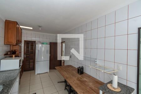 Casa à venda com 420m², 4 quartos e 4 vagas Casa à venda com 420m², 4 quartos e 4 vagasCozinha