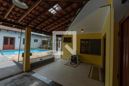 Casa à venda com 420m², 4 quartos e 4 vagas Casa à venda com 420m², 4 quartos e 4 vagasVaranda