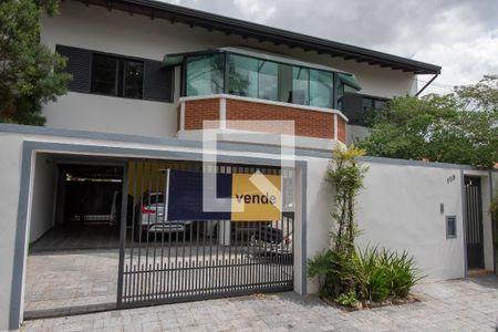 Casa à venda com 420m², 4 quartos e 4 vagas Casa à venda com 420m², 4 quartos e 4 vagasFachada