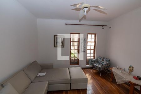 Casa à venda com 420m², 4 quartos e 4 vagas Casa à venda com 420m², 4 quartos e 4 vagasSala de TV