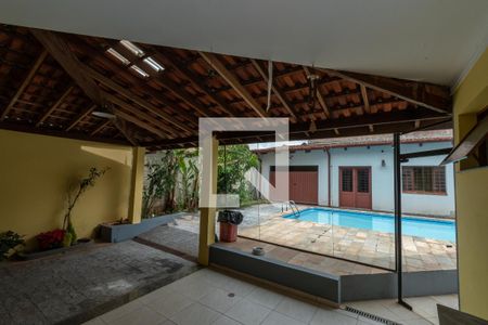 Casa à venda com 420m², 4 quartos e 4 vagas Casa à venda com 420m², 4 quartos e 4 vagasVaranda