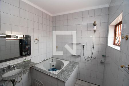 Casa à venda com 420m², 4 quartos e 4 vagas Casa à venda com 420m², 4 quartos e 4 vagasBanheiro da Suíte 2