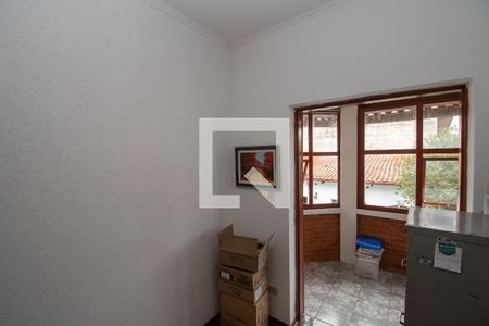 Casa à venda com 420m², 4 quartos e 4 vagas Casa à venda com 420m², 4 quartos e 4 vagasEscritório