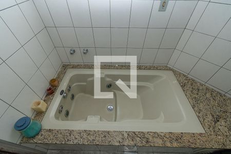 Casa à venda com 420m², 4 quartos e 4 vagas Casa à venda com 420m², 4 quartos e 4 vagasBanheira da Suíte 1