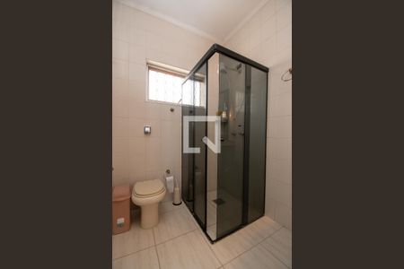 Casa à venda com 420m², 4 quartos e 4 vagas Casa à venda com 420m², 4 quartos e 4 vagasBanheiro Corredor