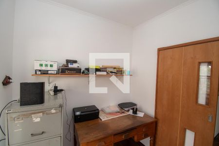 Casa à venda com 420m², 4 quartos e 4 vagas Casa à venda com 420m², 4 quartos e 4 vagasEscritório