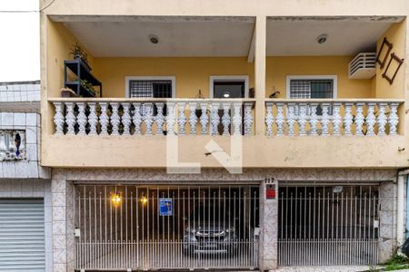 Casa para alugar com 200m², 2 quartos e 2 vagas Casa para alugar com 200m², 2 quartos e 2 vagasFachada