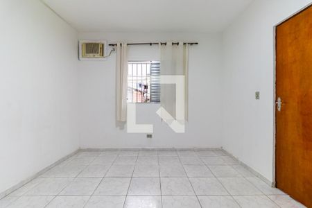 Quarto 1 de casa para alugar com 2 quartos, 200m² em Jardim Nizia, São Paulo