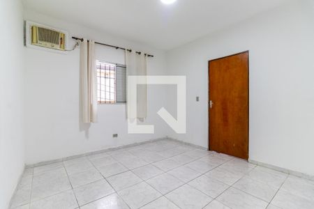 Quarto 1 de casa para alugar com 2 quartos, 200m² em Jardim Nizia, São Paulo