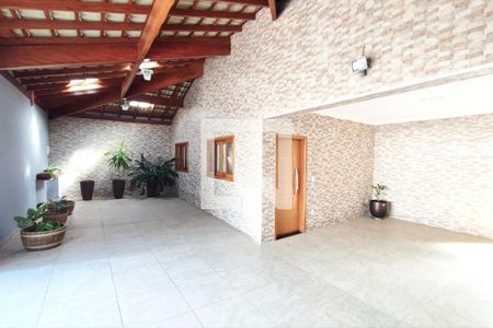 Casa à venda com 200m², 3 quartos e 3 vagas Casa à venda com 200m², 3 quartos e 3 vagasGaragem