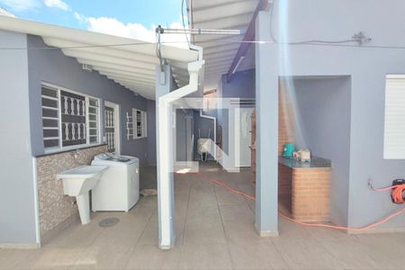 Casa à venda com 200m², 3 quartos e 3 vagas Casa à venda com 200m², 3 quartos e 3 vagasÁrea de Serviço