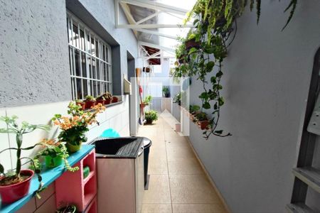 Casa à venda com 200m², 3 quartos e 3 vagas Casa à venda com 200m², 3 quartos e 3 vagasCorredor