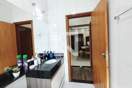 Casa à venda com 200m², 3 quartos e 3 vagas Casa à venda com 200m², 3 quartos e 3 vagasLavabo