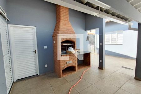 Casa à venda com 200m², 3 quartos e 3 vagas Casa à venda com 200m², 3 quartos e 3 vagasChurrasqueira / Quintal