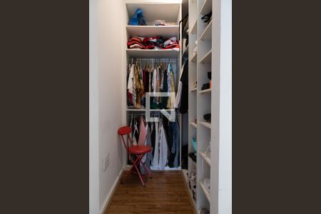 Casa de condomínio à venda com 560m², 5 quartos e 3 vagasCloset da suíte 2