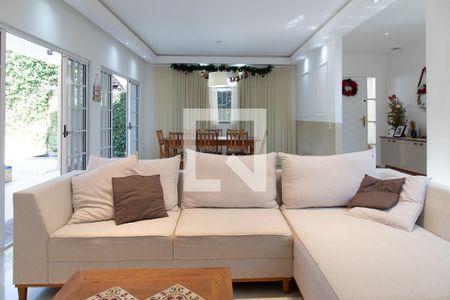 Casa de condomínio à venda com 560m², 5 quartos e 3 vagasSala 