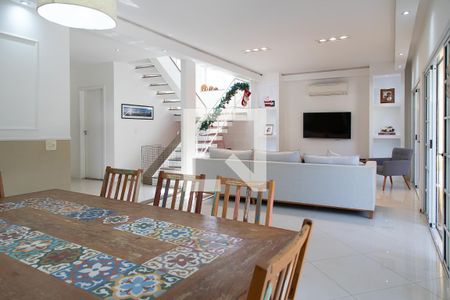 Casa de condomínio à venda com 560m², 5 quartos e 3 vagasSala 