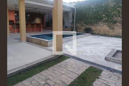Casa de condomínio à venda com 560m², 5 quartos e 3 vagasÁrea externa - piscina 