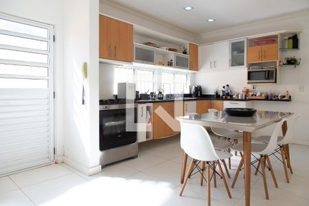 Casa de condomínio à venda com 560m², 5 quartos e 3 vagasCozinha 