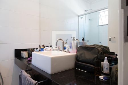 Casa de condomínio à venda com 560m², 5 quartos e 3 vagasBanheiro da suíte 2