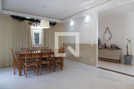 Casa de condomínio à venda com 560m², 5 quartos e 3 vagasSala 