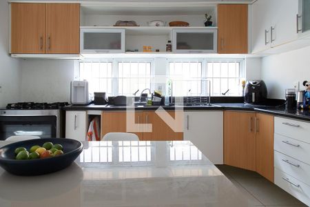 Casa de condomínio à venda com 560m², 5 quartos e 3 vagasCozinha 