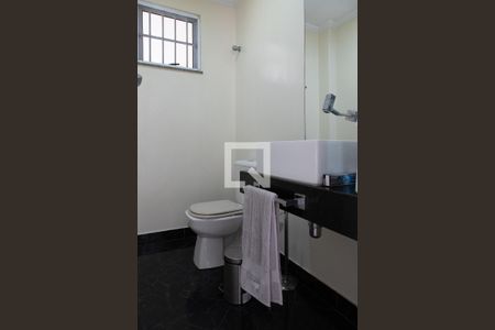 Casa de condomínio à venda com 560m², 5 quartos e 3 vagasLavabo