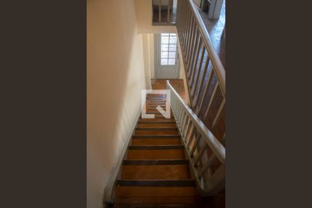 Casa para alugar com 170m², 3 quartos e sem vaga Casa para alugar com 170m², 3 quartos e sem vagaEscadas