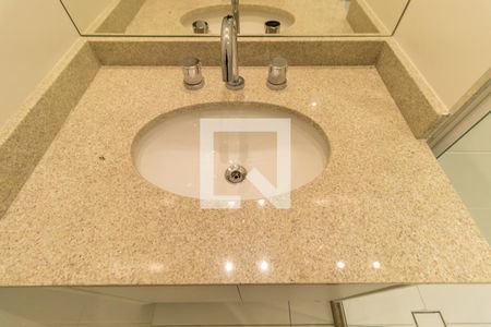 Apartamento para alugar com 70m², 2 quartos e 1 vaga Apartamento para alugar com 70m², 2 quartos e 1 vagaBanheiro da Suíte