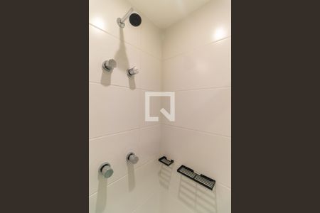 Apartamento para alugar com 70m², 2 quartos e 1 vaga Apartamento para alugar com 70m², 2 quartos e 1 vagaBanheiro da Suíte