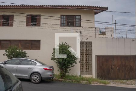 Casa à venda com 280m², 8 quartos e 3 vagasFachada