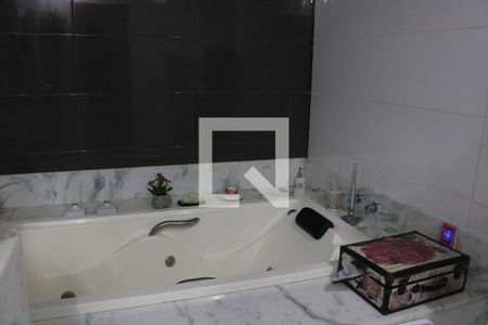 Apartamento à venda com 300m², 4 quartos e 3 vagasBanheiro da Suíte 2