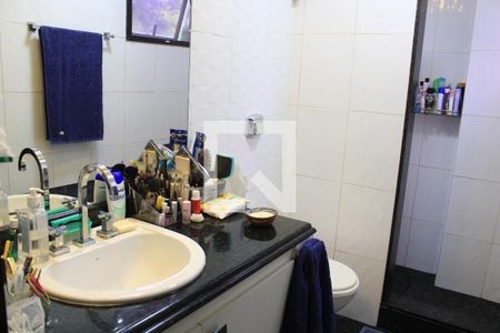Apartamento à venda com 300m², 4 quartos e 3 vagasBanheiro da Suíte 1