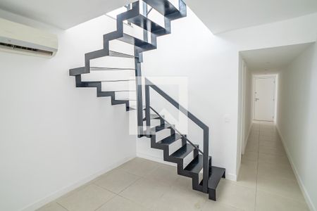 Apartamento para alugar com 225m², 4 quartos e 3 vagasEscada