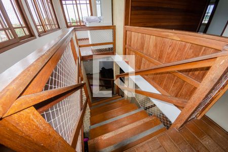 Casa para alugar com 450m², 5 quartos e 8 vagasEscada